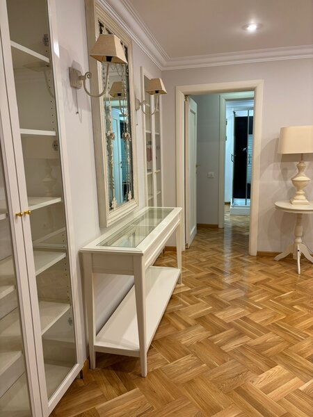 Mosilor, Eminescu, langa Pizza Hut, metrou Obor 5 min.