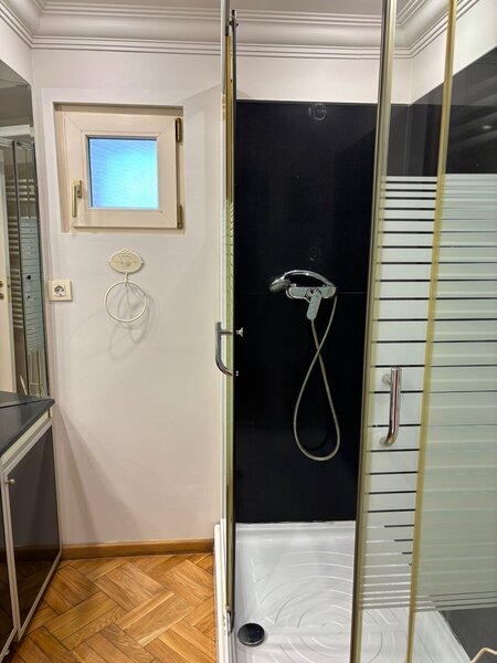 Mosilor, Eminescu, langa Pizza Hut, metrou Obor 5 min.